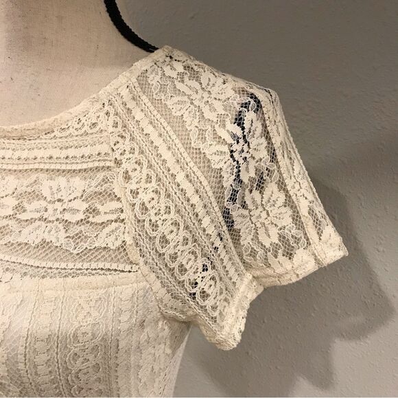Cream short sleeve lace maxi dress - Picture 3 of 15